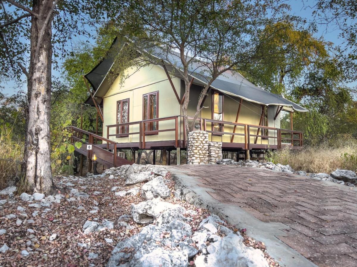 The Mushara Outpost Hotel Mokuti Lodge Bagian luar foto