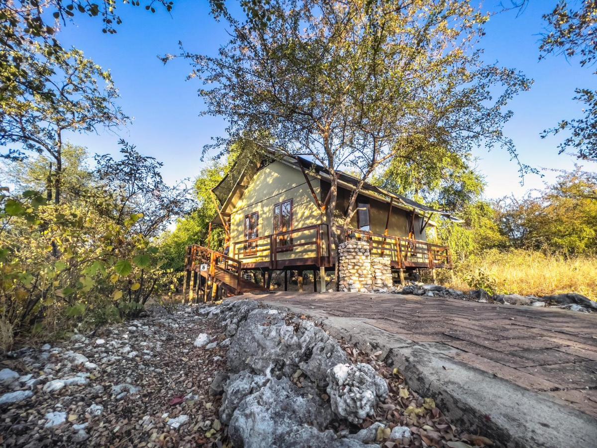 The Mushara Outpost Hotel Mokuti Lodge Bagian luar foto